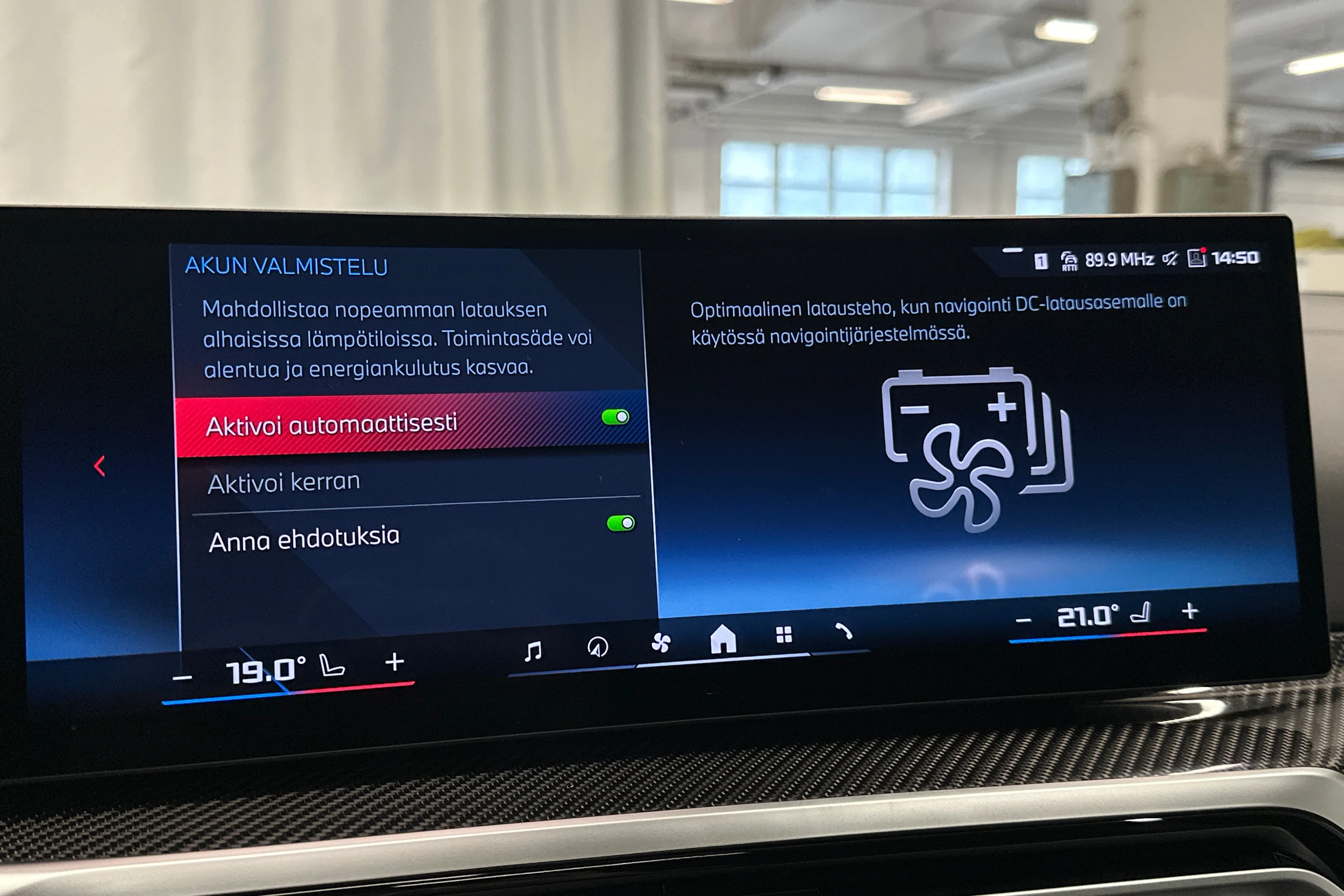 musta BMW i4 M50 2024 kuva 32.