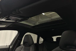 musta BMW i4 M50 2024 kuva 38.