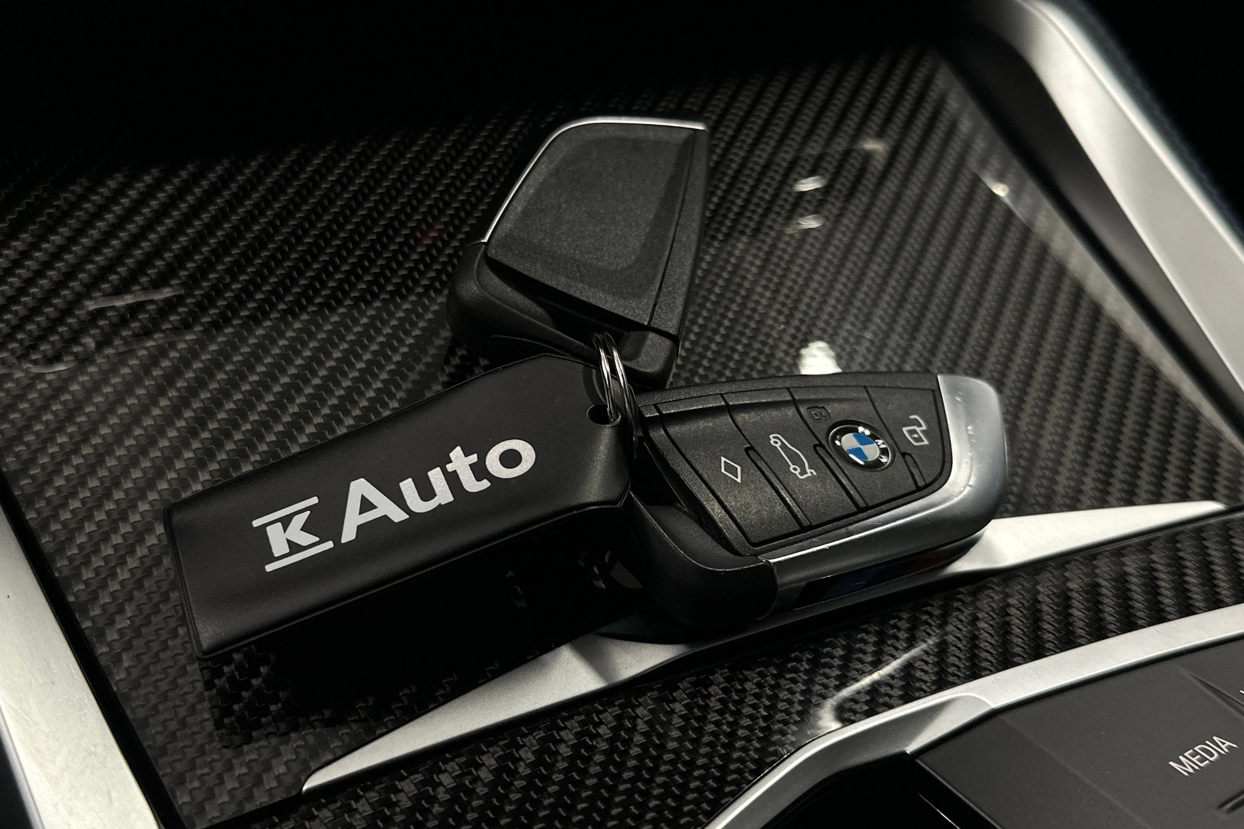 musta BMW i4 M50 2024 kuva 39.