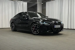 musta BMW i4 M50 2024 kuva 42.