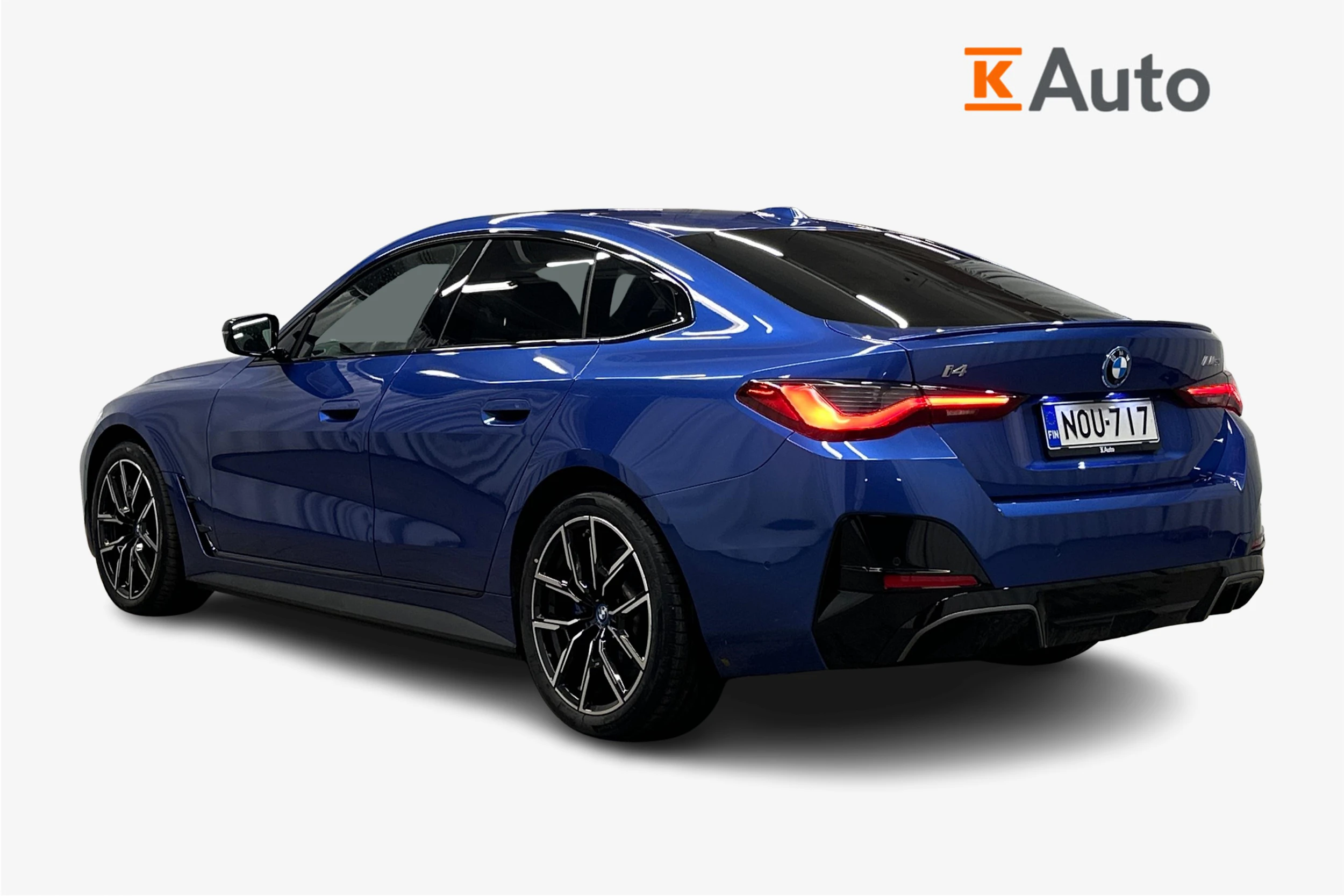 sininen BMW i4 M50 2024 kuva 2.