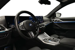 sininen BMW i4 M50 2024 kuva 6.
