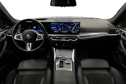 sininen BMW i4 M50 2024 kuva 7.