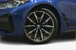 sininen BMW i4 M50 2024 kuva 9.