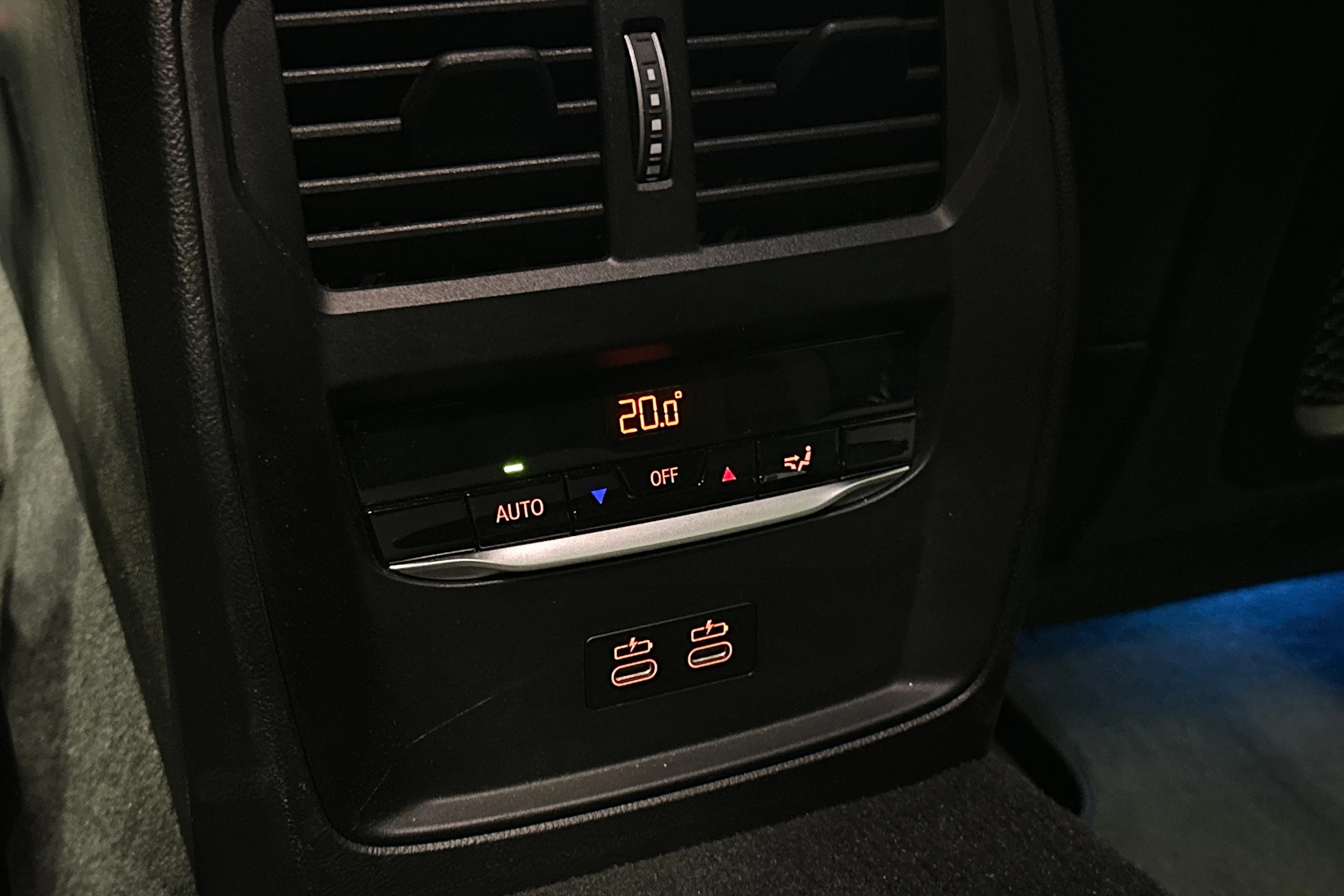 sininen BMW i4 M50 2024 kuva 14.