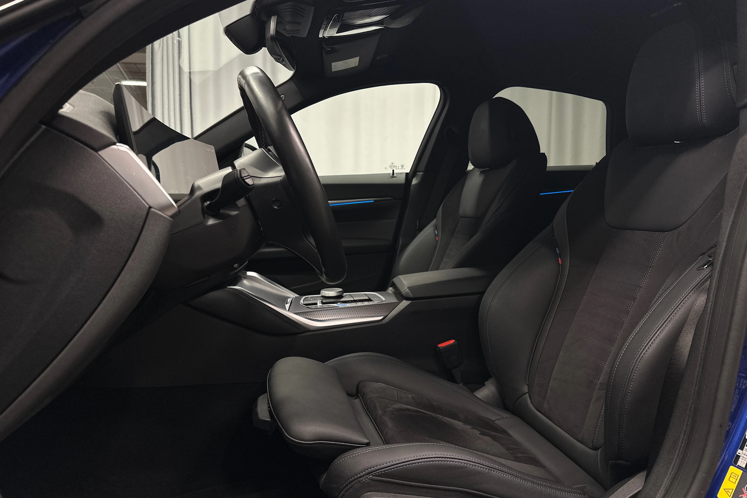 sininen BMW i4 M50 2024 kuva 15.