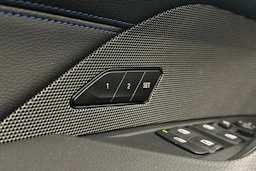 sininen BMW i4 M50 2024 kuva 17.