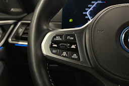 sininen BMW i4 M50 2024 kuva 20.