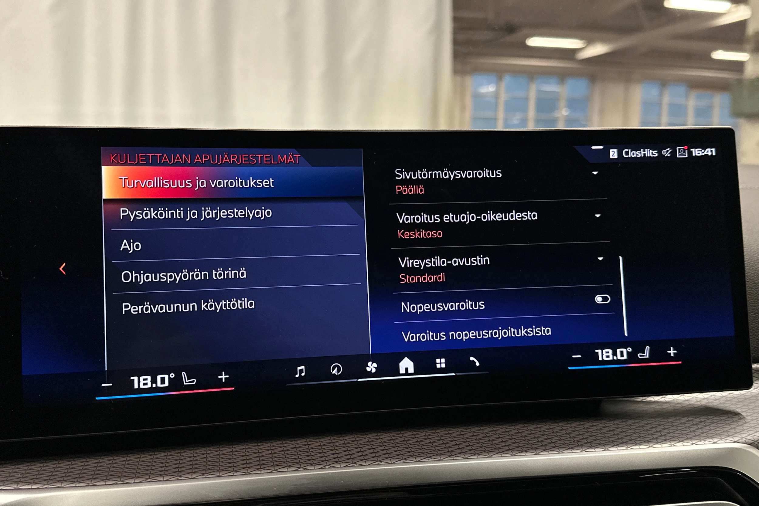 sininen BMW i4 M50 2024 kuva 27.
