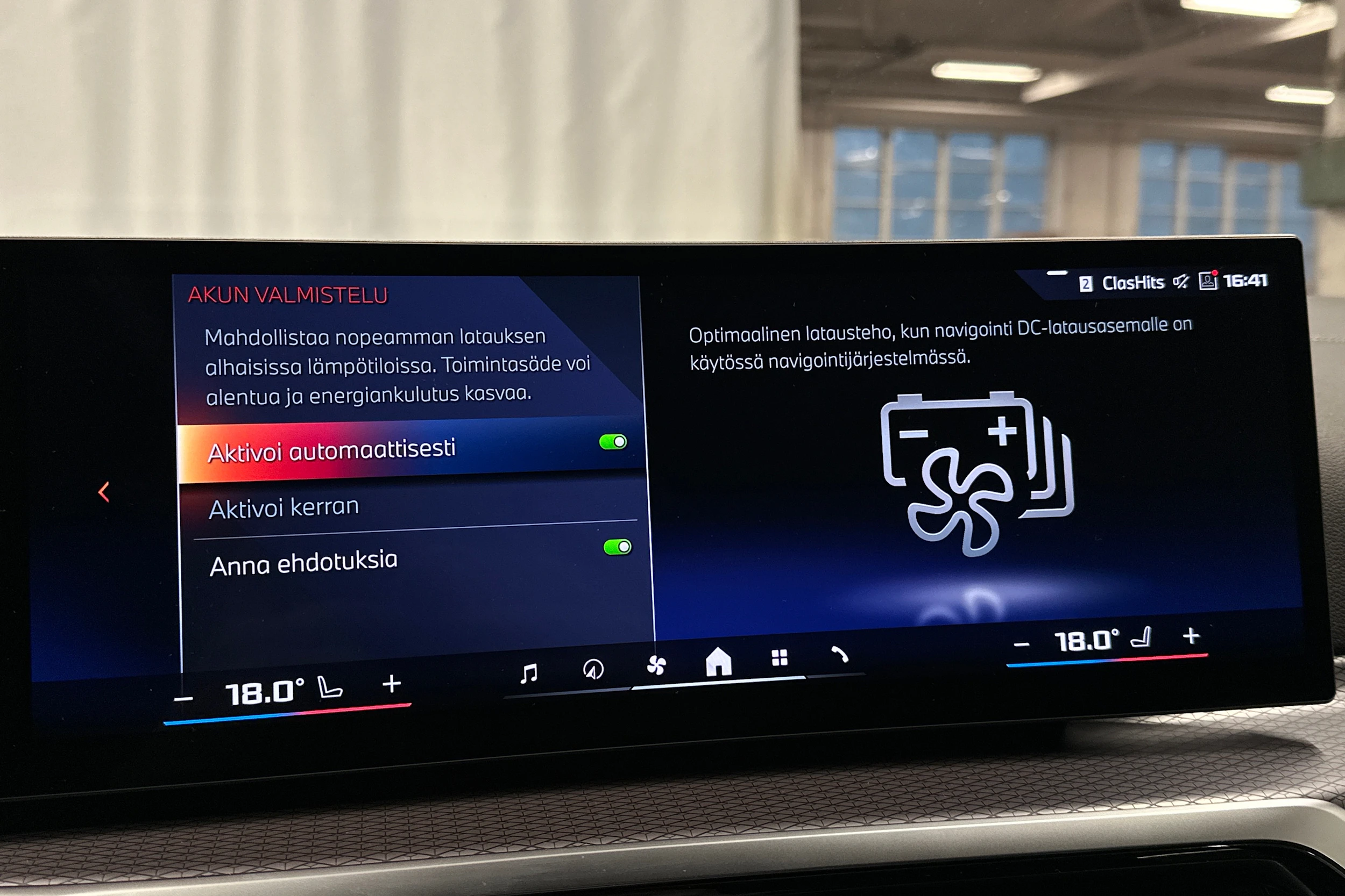 sininen BMW i4 M50 2024 kuva 29.