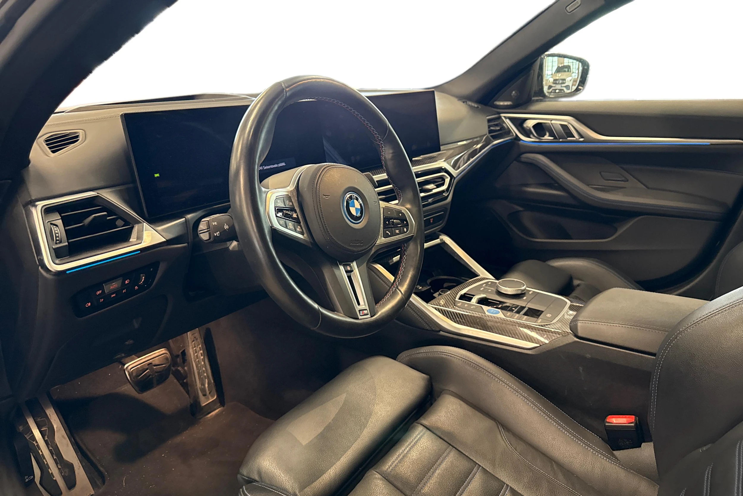 musta BMW i4 M50 2024 kuva 3.
