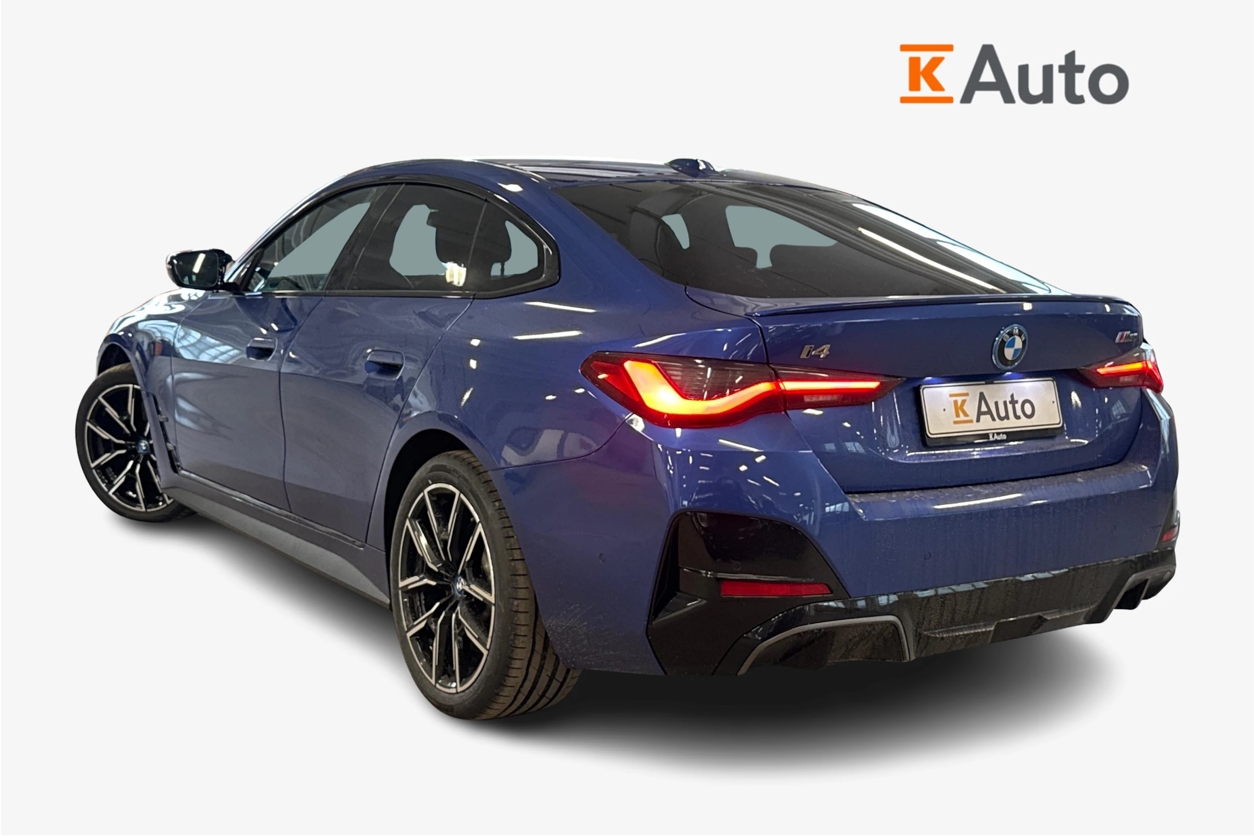 sininen BMW i4 M50 2024 kuva 2.