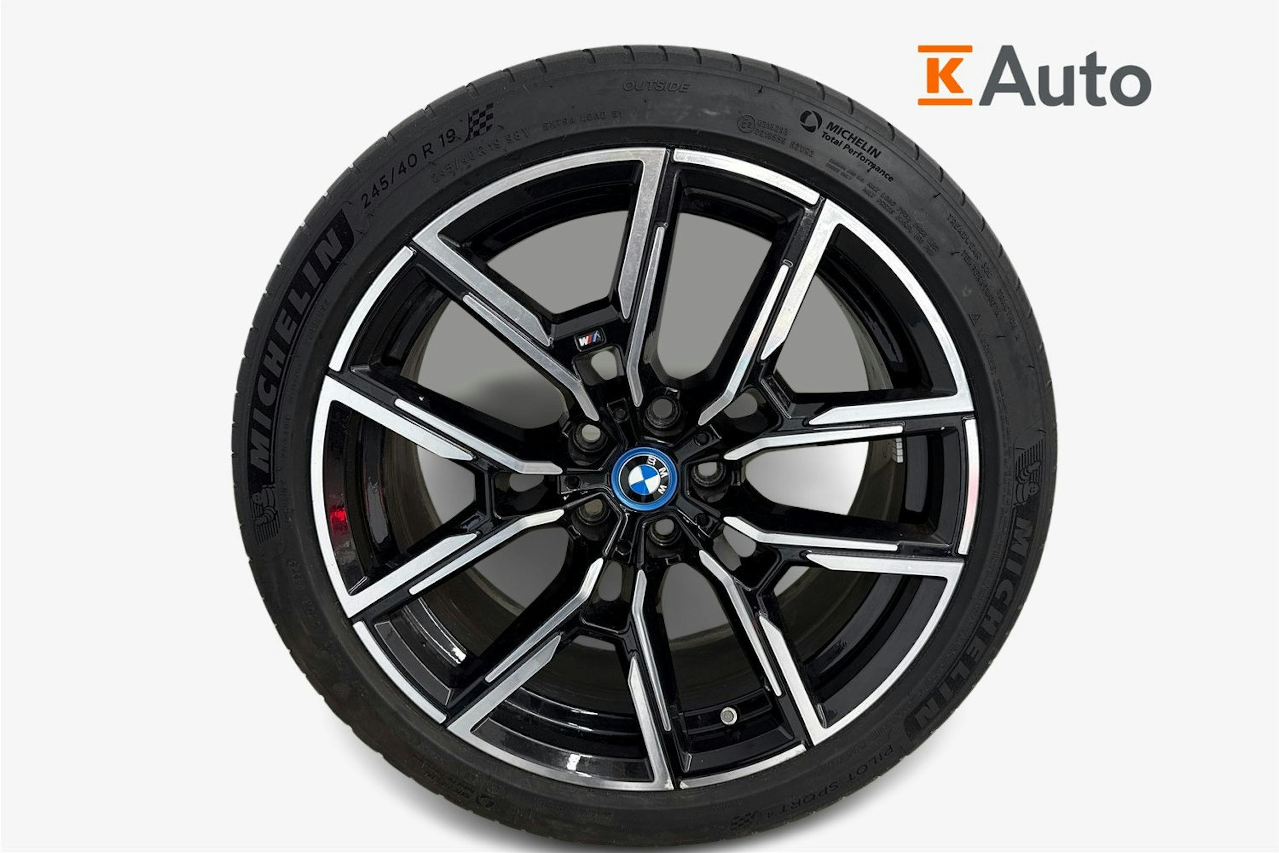 valkoinen BMW i4 M50 2024 kuva 11.