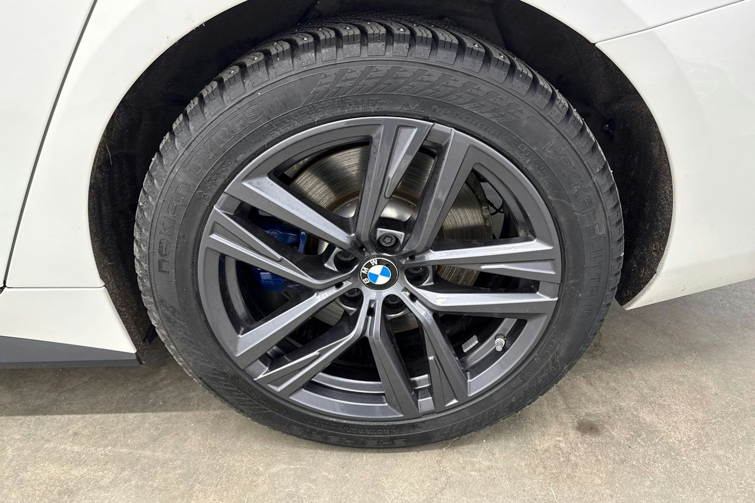 valkoinen BMW i4 M50 2024 kuva 13.