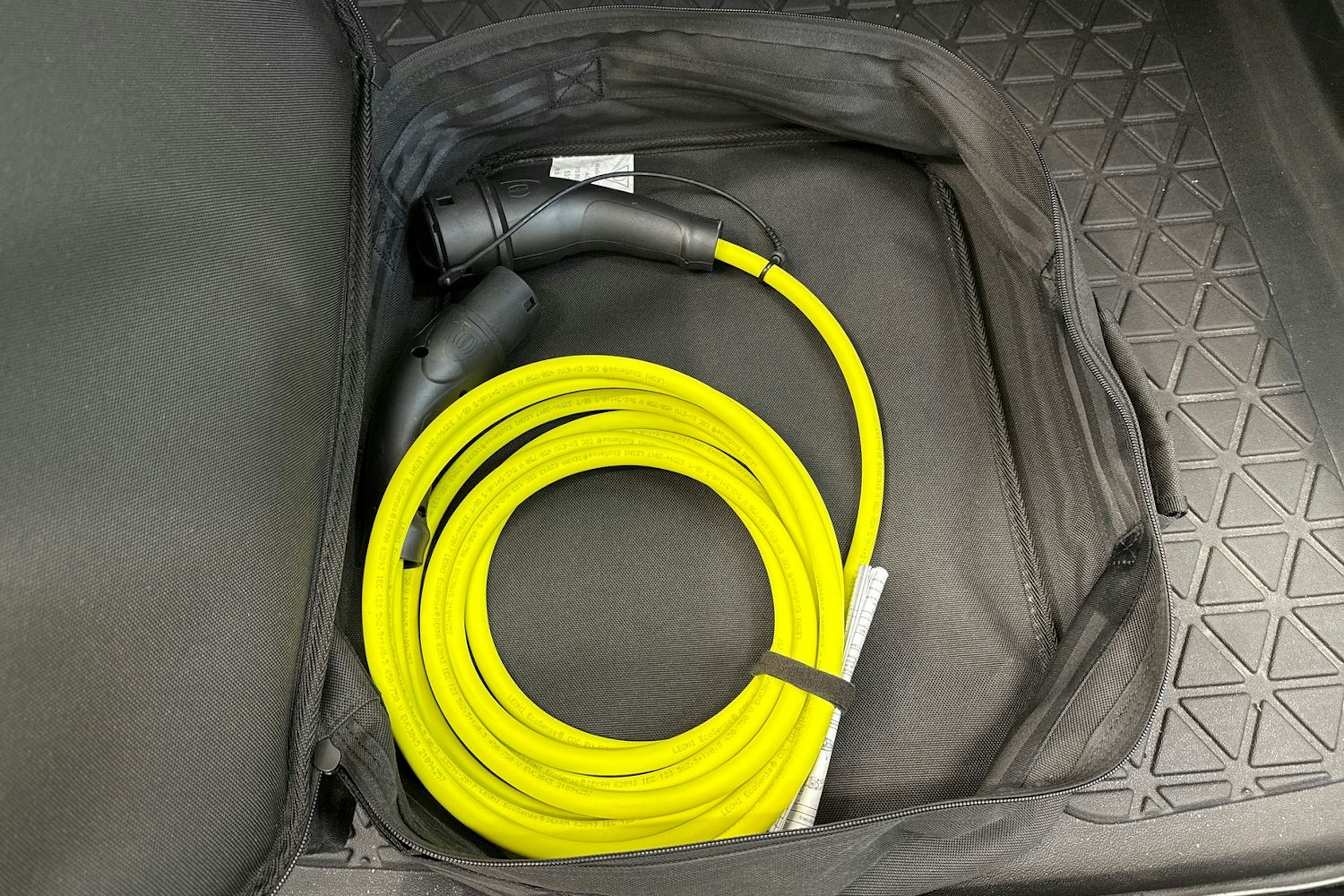 valkoinen BMW i4 M50 2024 kuva 15.