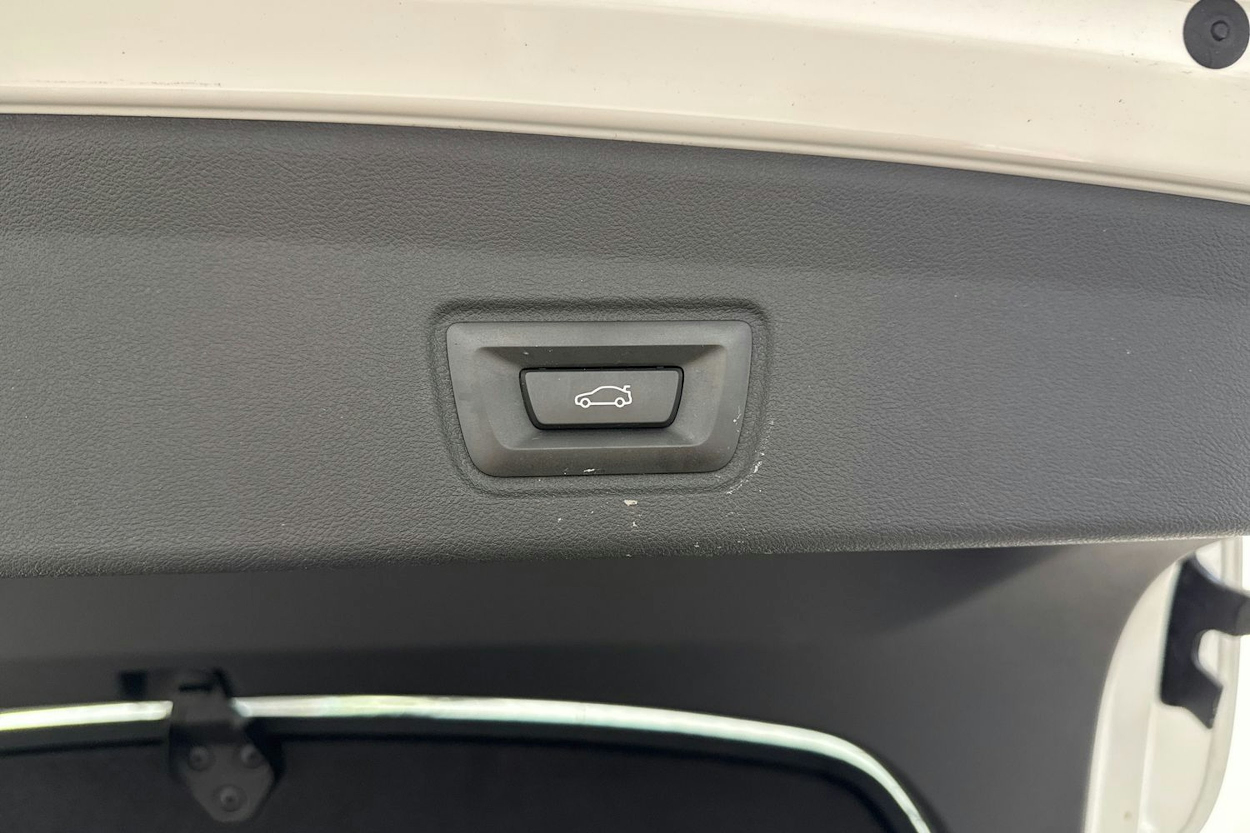 valkoinen BMW i4 M50 2024 kuva 16.