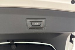 valkoinen BMW i4 M50 2024 kuva 16.