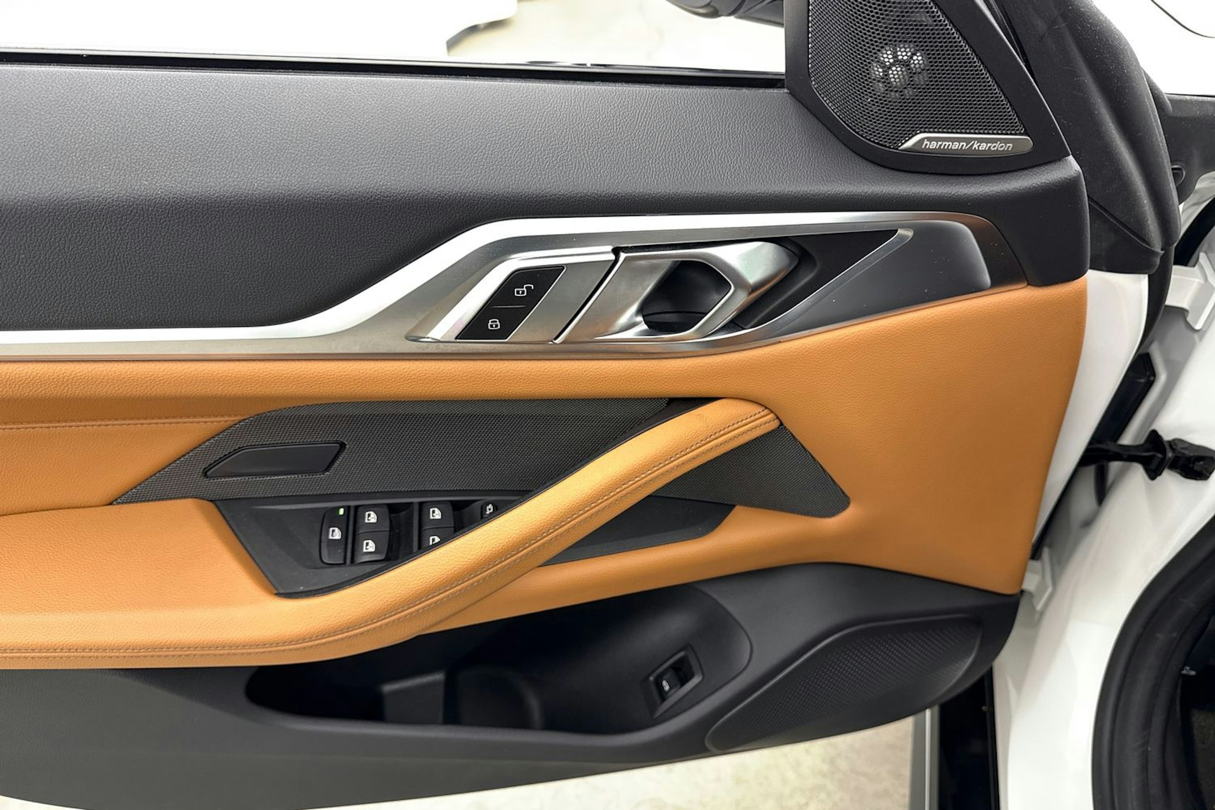 valkoinen BMW i4 M50 2024 kuva 21.