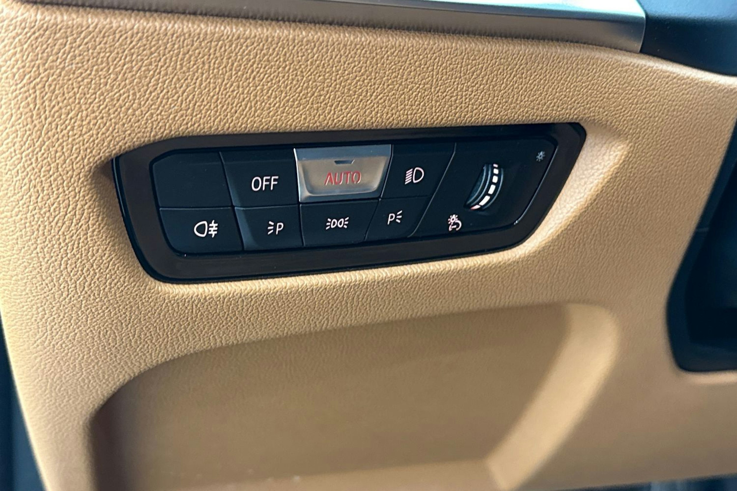 valkoinen BMW i4 M50 2024 kuva 22.