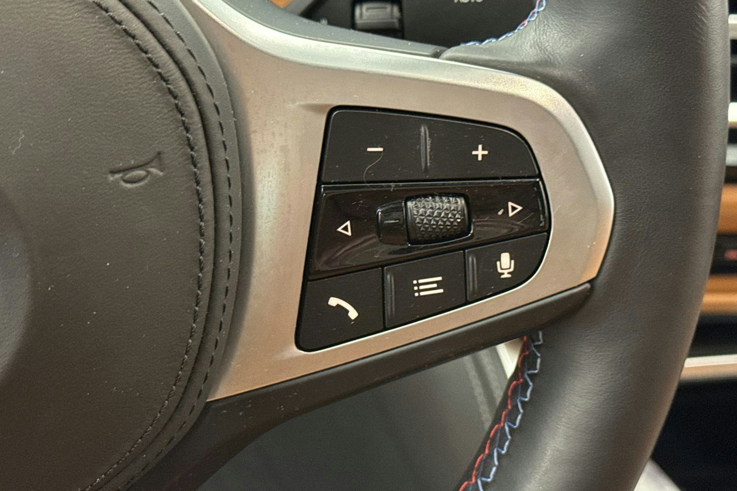 valkoinen BMW i4 M50 2024 kuva 24.