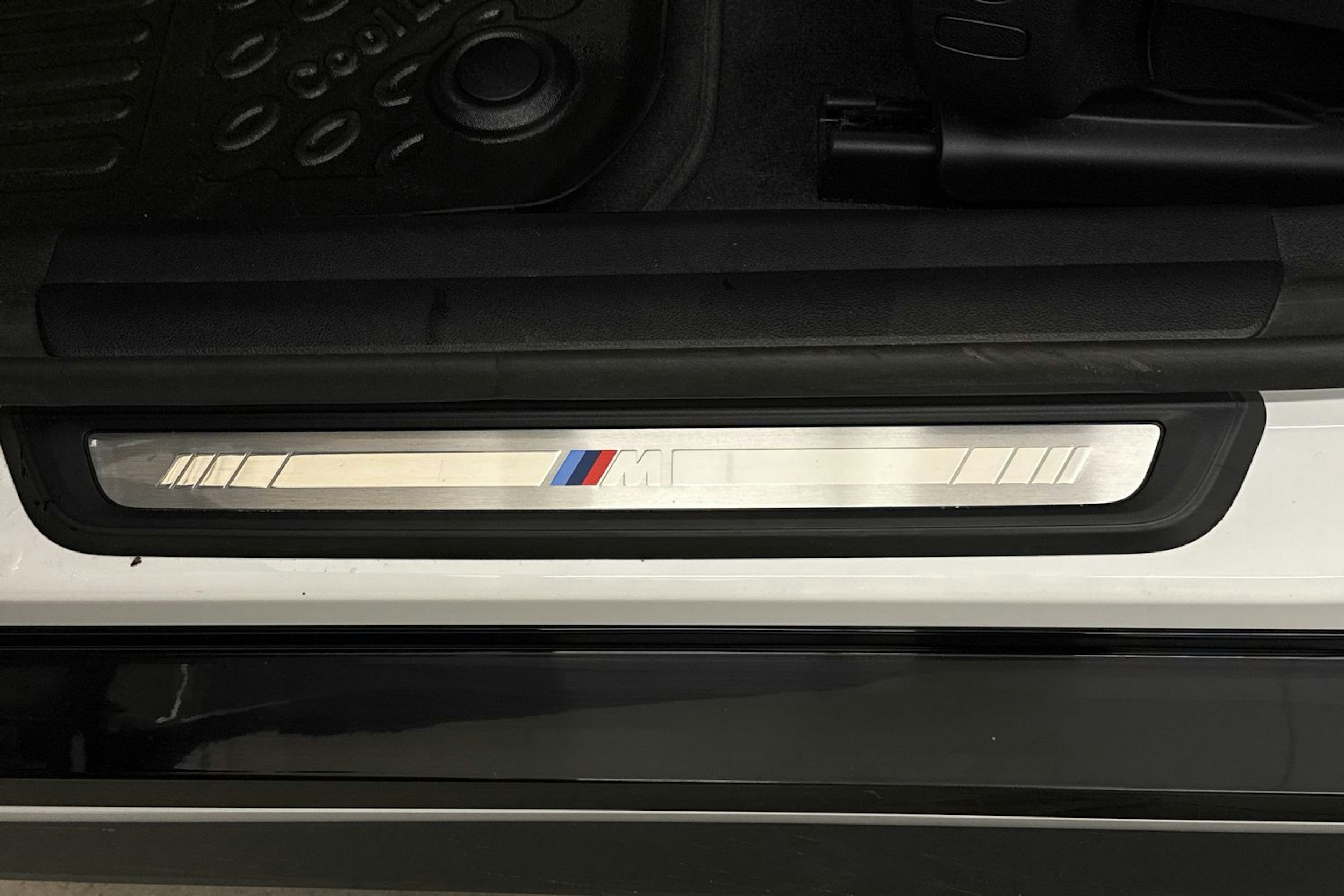 valkoinen BMW i4 M50 2024 kuva 25.