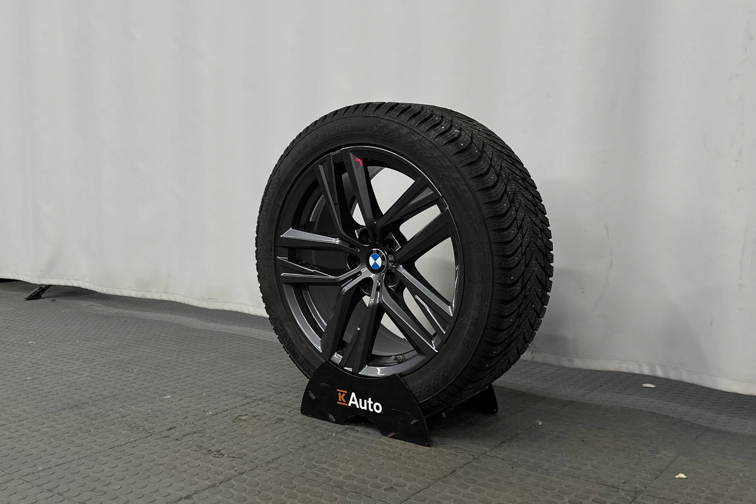 sininen BMW i4 M50 2024 kuva 10.