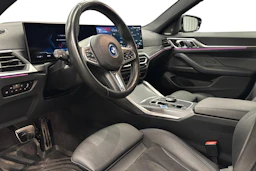 musta BMW i4 M50 2024 kuva 6.
