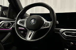 musta BMW i4 M50 2024 kuva 15.