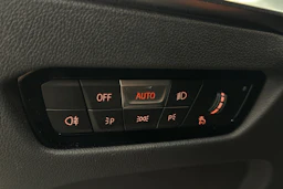 musta BMW i4 M50 2024 kuva 18.