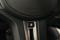 musta BMW i4 M50 2024 kuva 23.