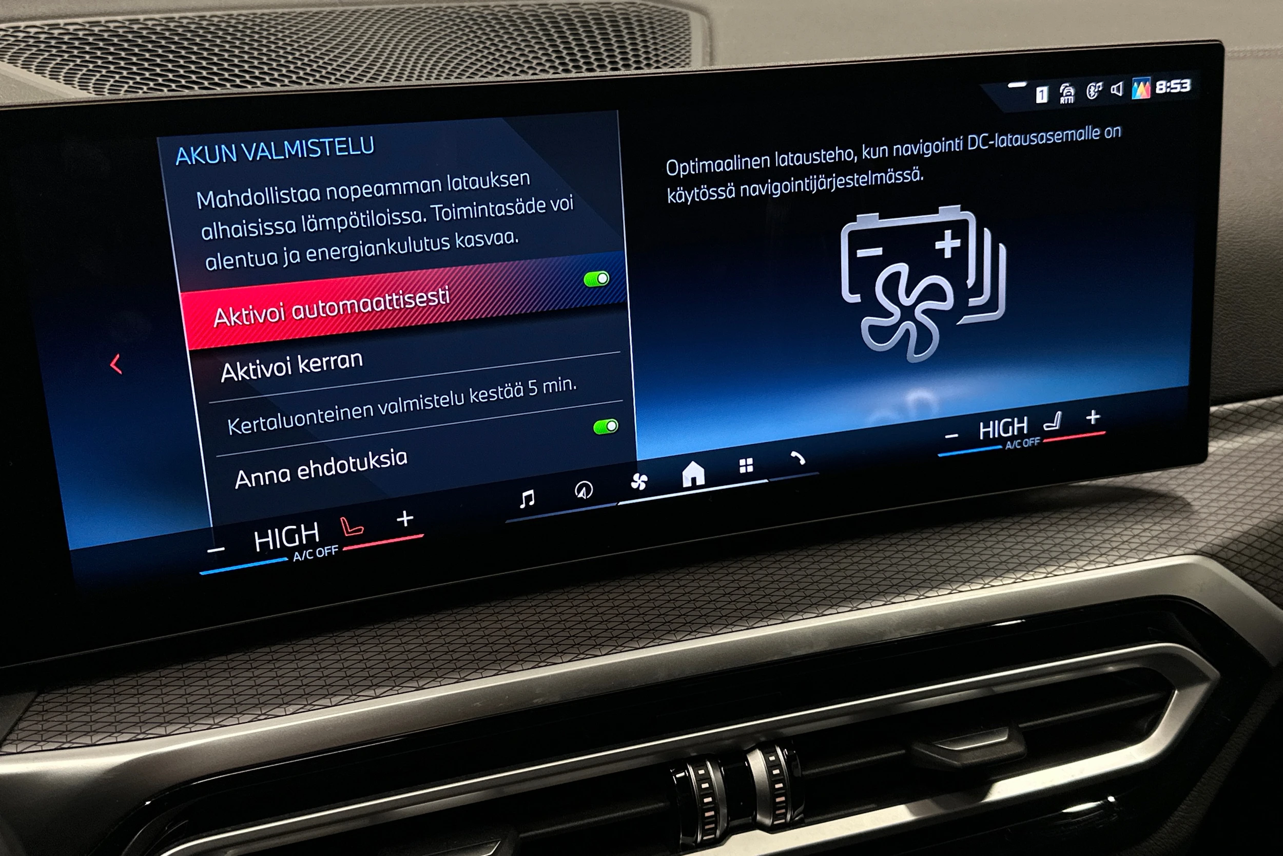 musta BMW i4 M50 2024 kuva 26.