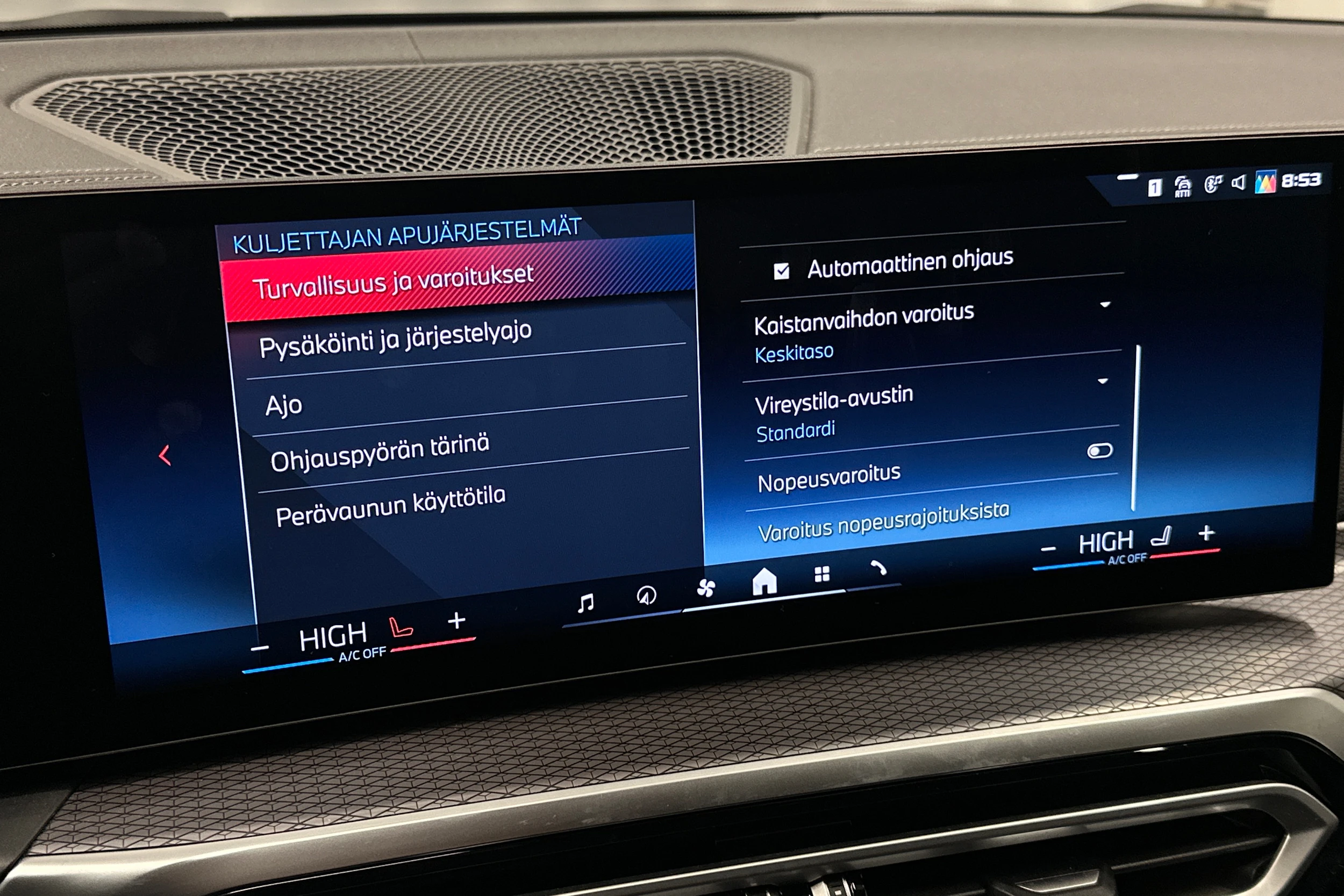 musta BMW i4 M50 2024 kuva 27.