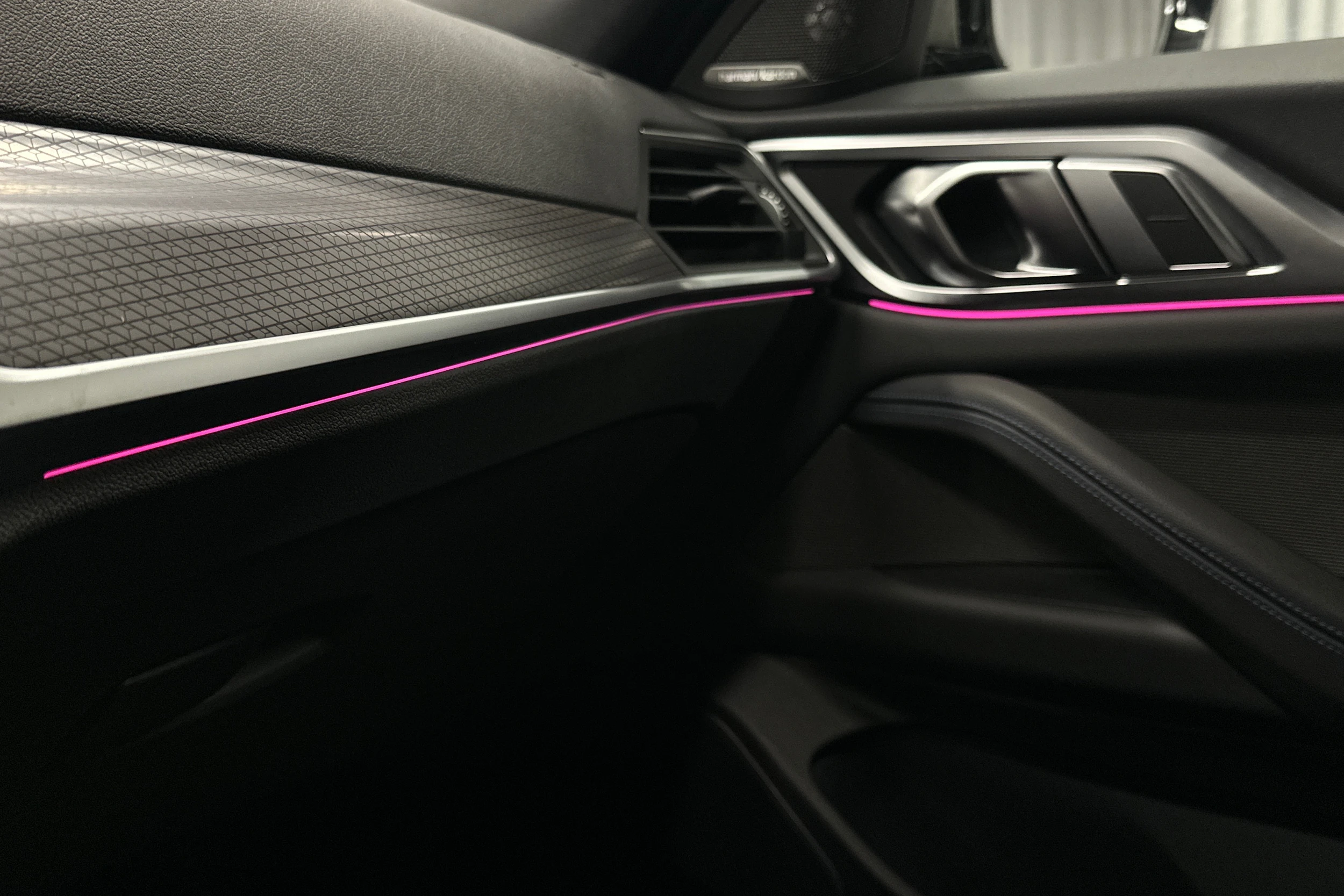 musta BMW i4 M50 2024 kuva 30.
