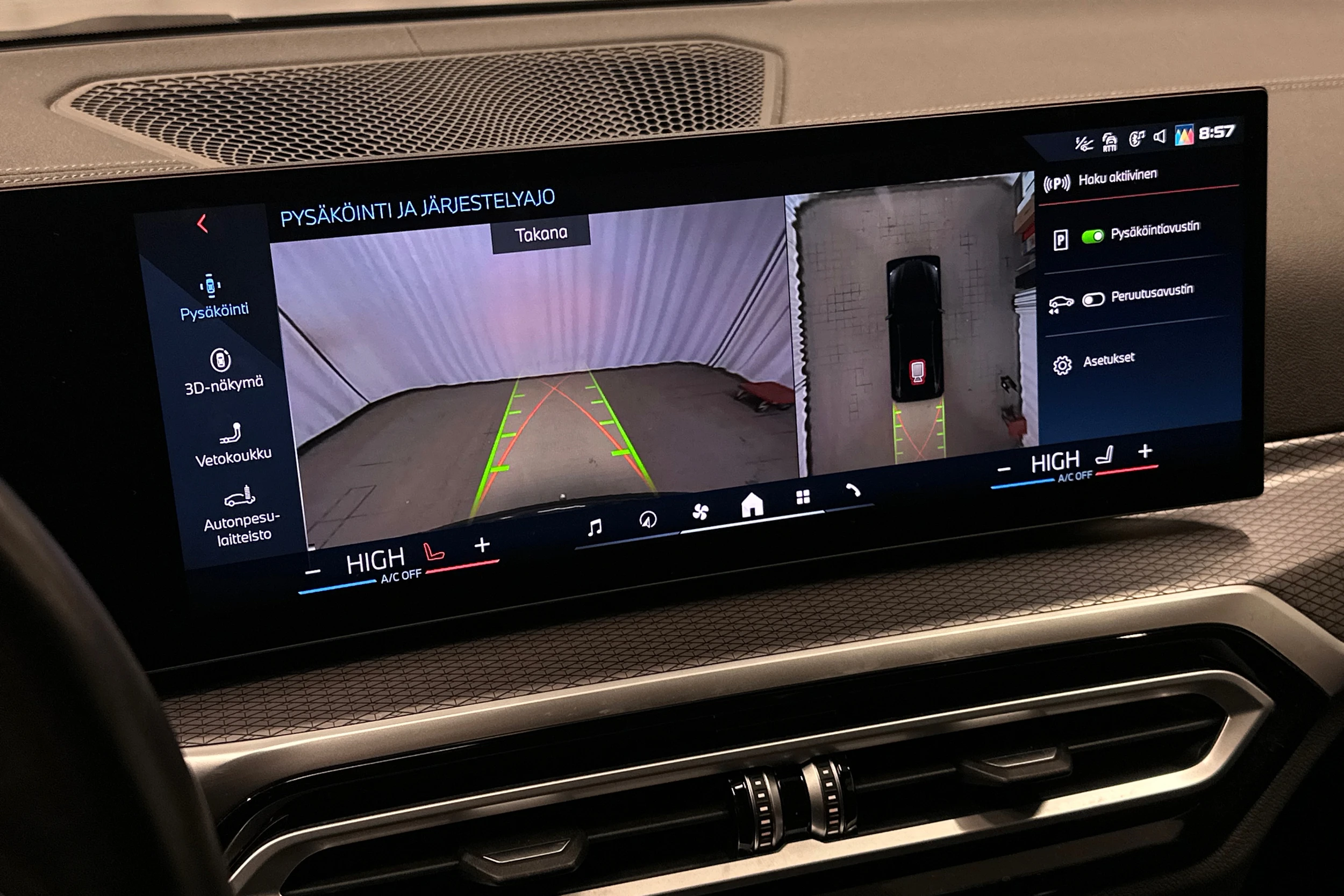musta BMW i4 M50 2024 kuva 33.