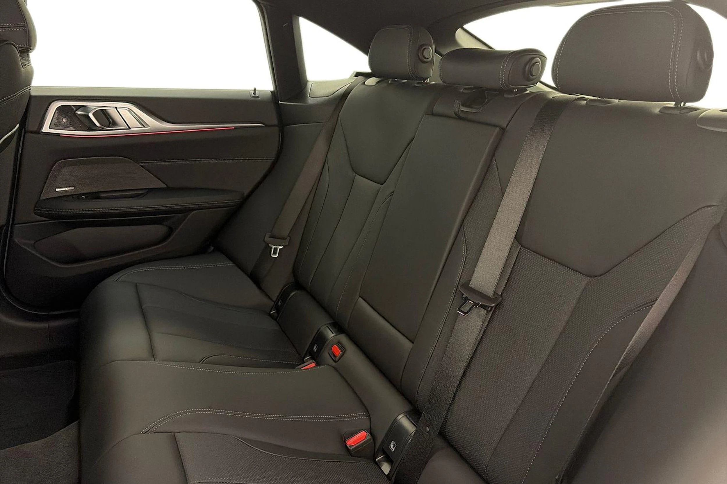 Harmaa BMW i4 M60 2026 kuva 8.