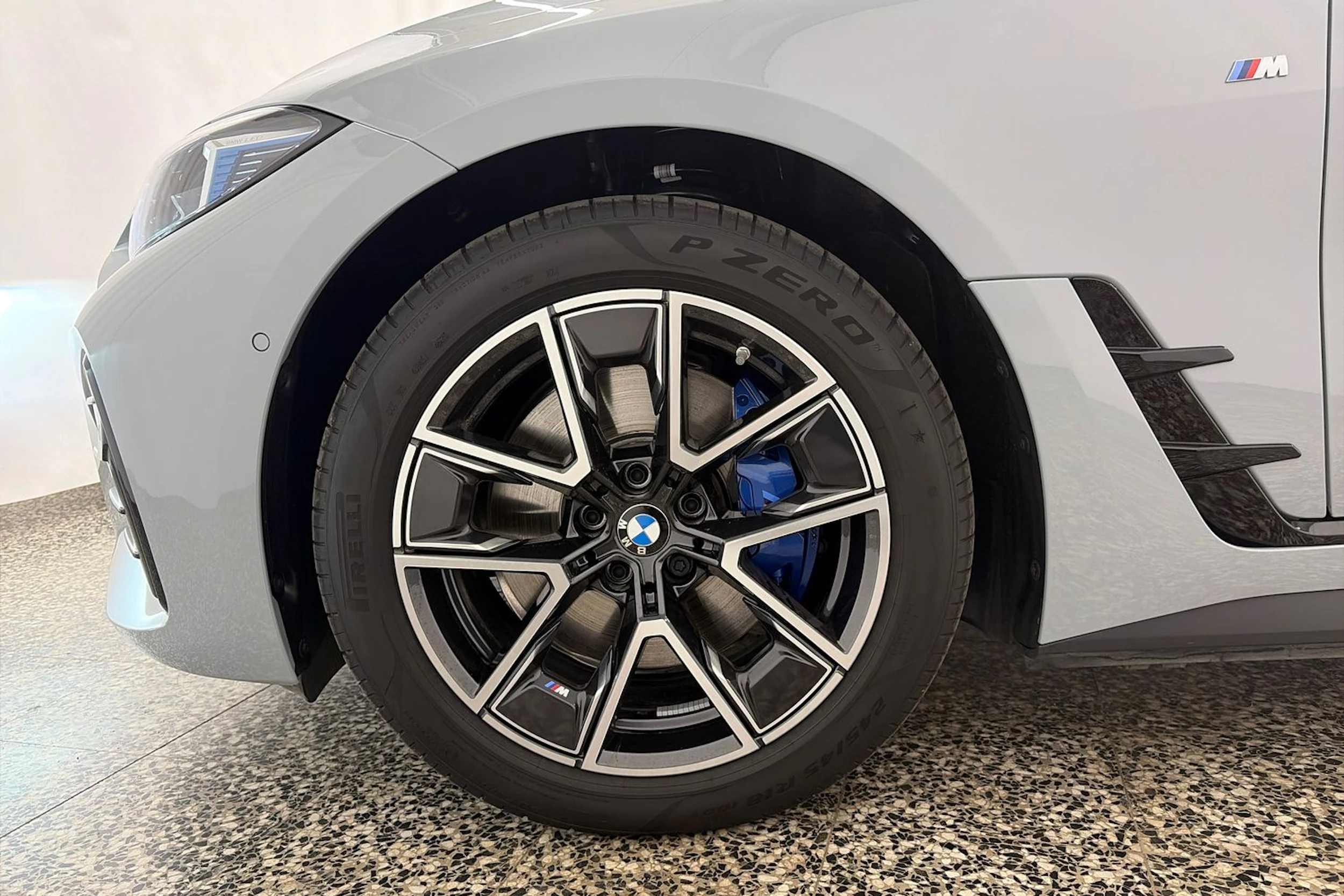 Harmaa BMW i4 M60 2026 kuva 10.