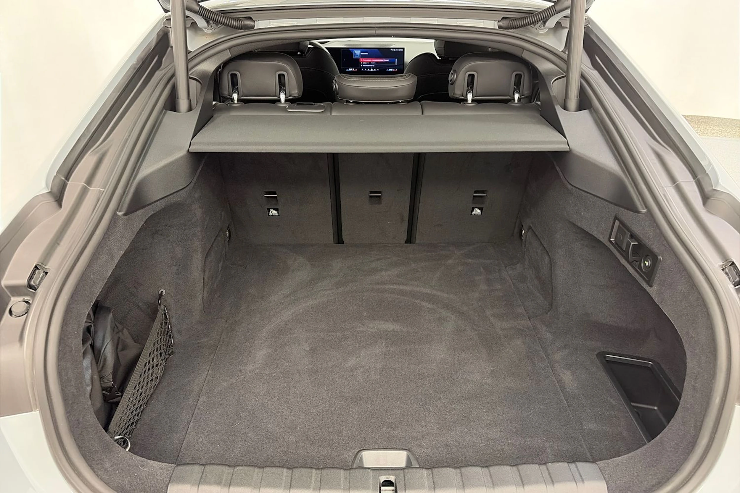 Harmaa BMW i4 M60 2026 kuva 11.