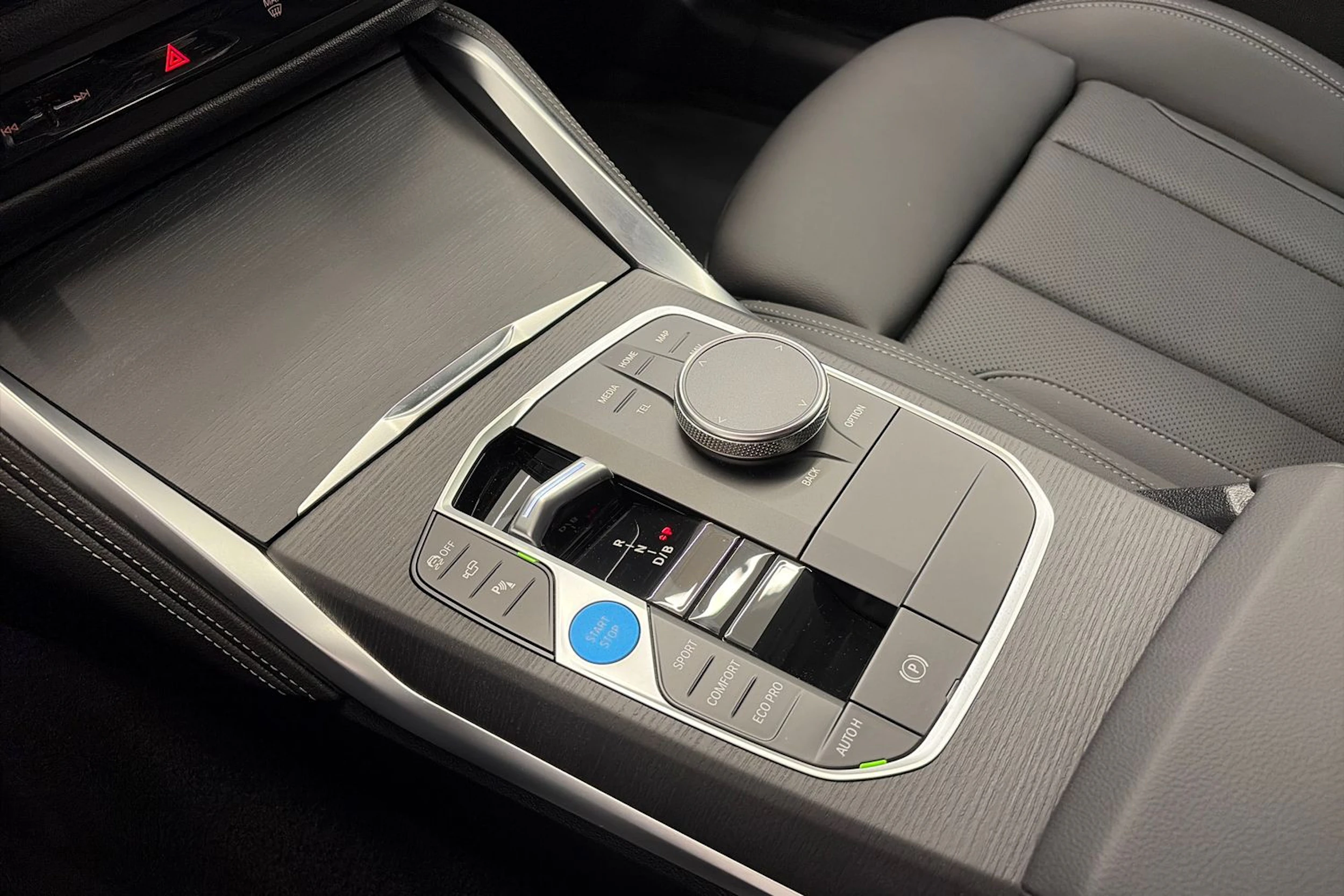 Harmaa BMW i4 M60 2026 kuva 39.