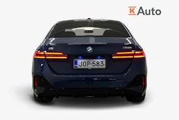 sininen BMW i5 2023 kuva 4.