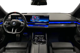 sininen BMW i5 2023 kuva 9.
