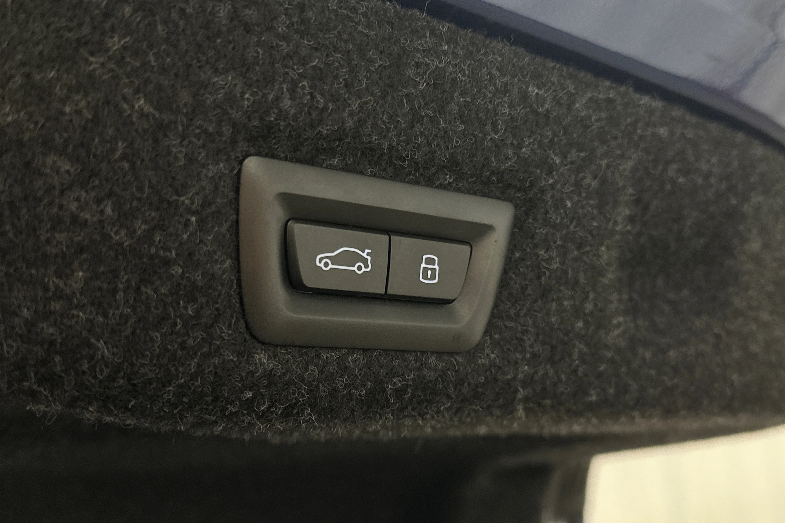 sininen BMW i5 2023 kuva 16.