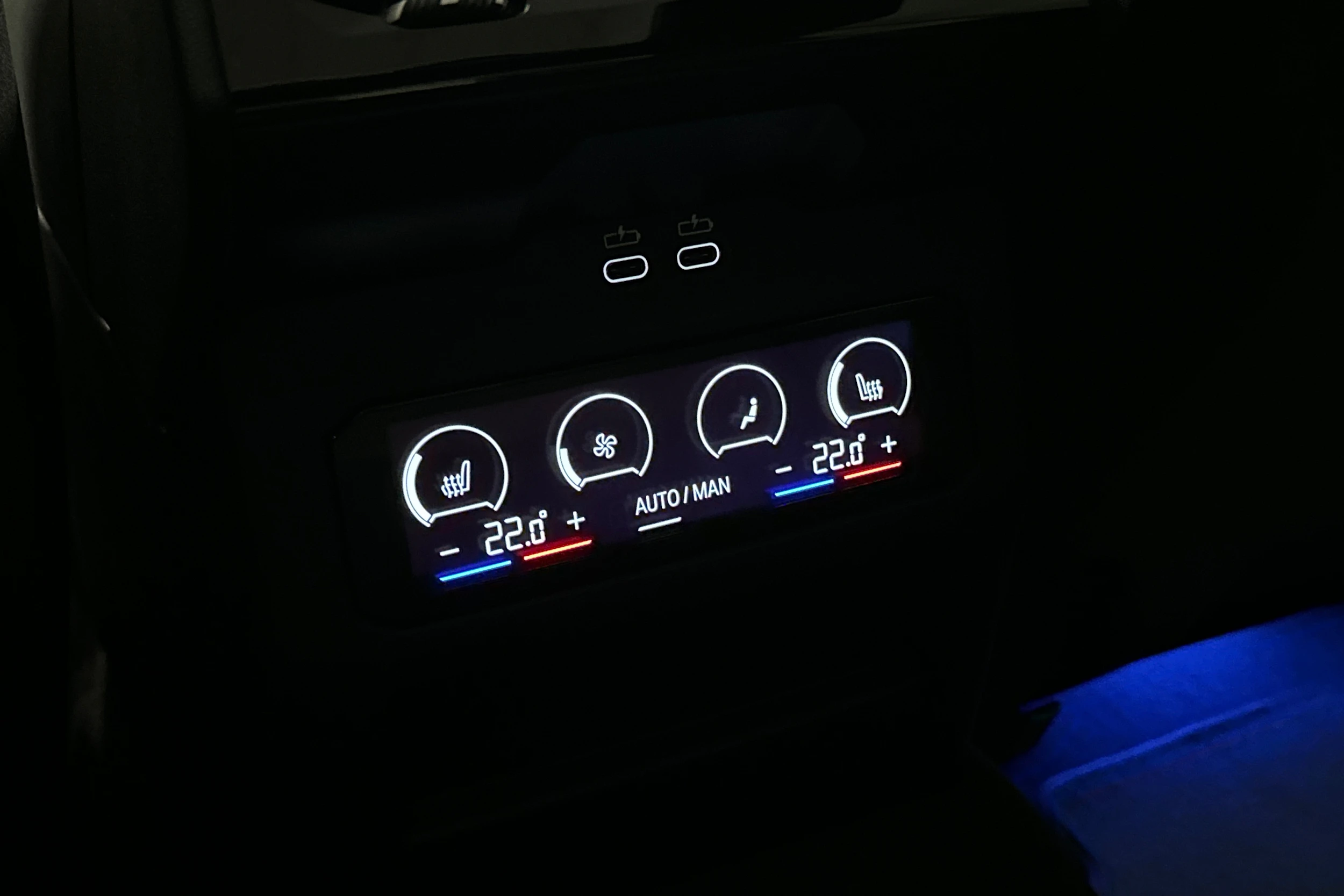 sininen BMW i5 2023 kuva 17.