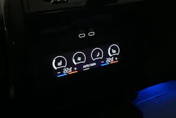 sininen BMW i5 2023 kuva 17.
