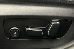 sininen BMW i5 2023 kuva 19.