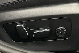 sininen BMW i5 2023 kuva 21.