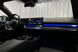 sininen BMW i5 2023 kuva 22.