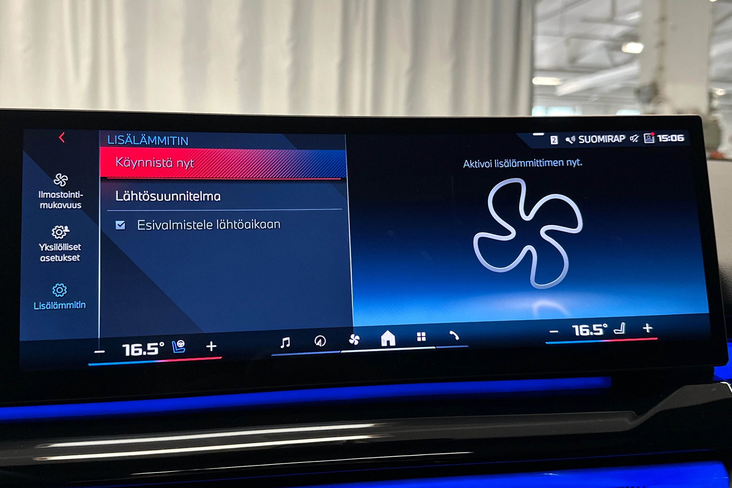 sininen BMW i5 2023 kuva 32.