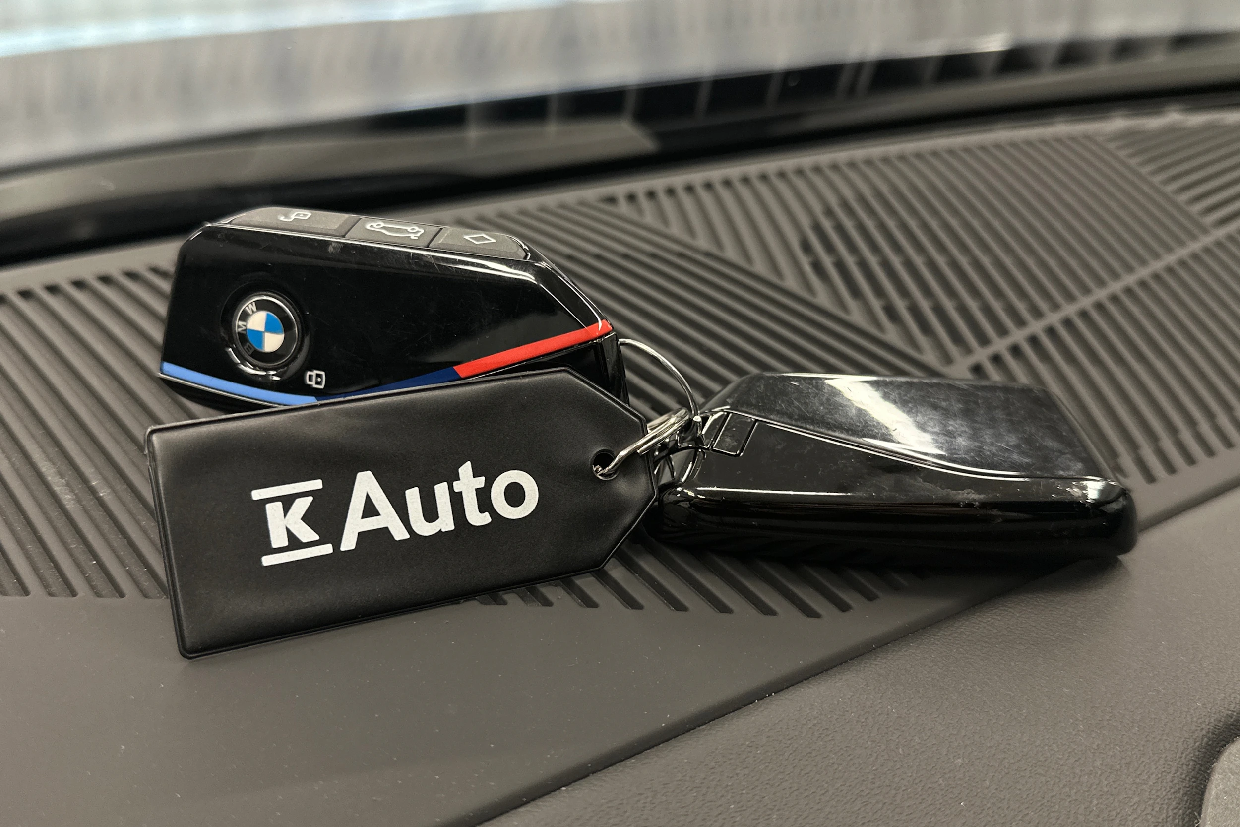 sininen BMW i5 2023 kuva 40.