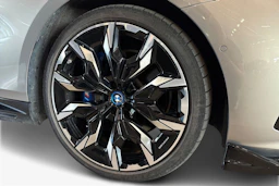 harmaa BMW i5 2024 kuva 9.