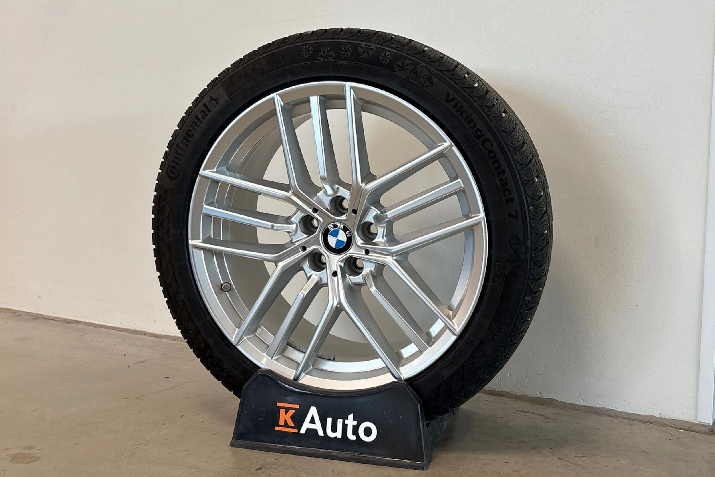 harmaa BMW i5 2024 kuva 10.